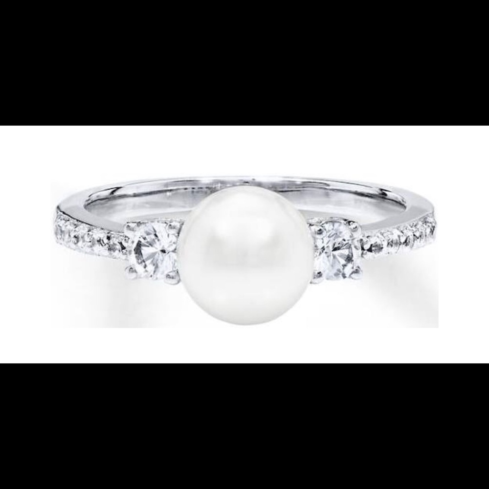 Jared Pearl ring with diamonds